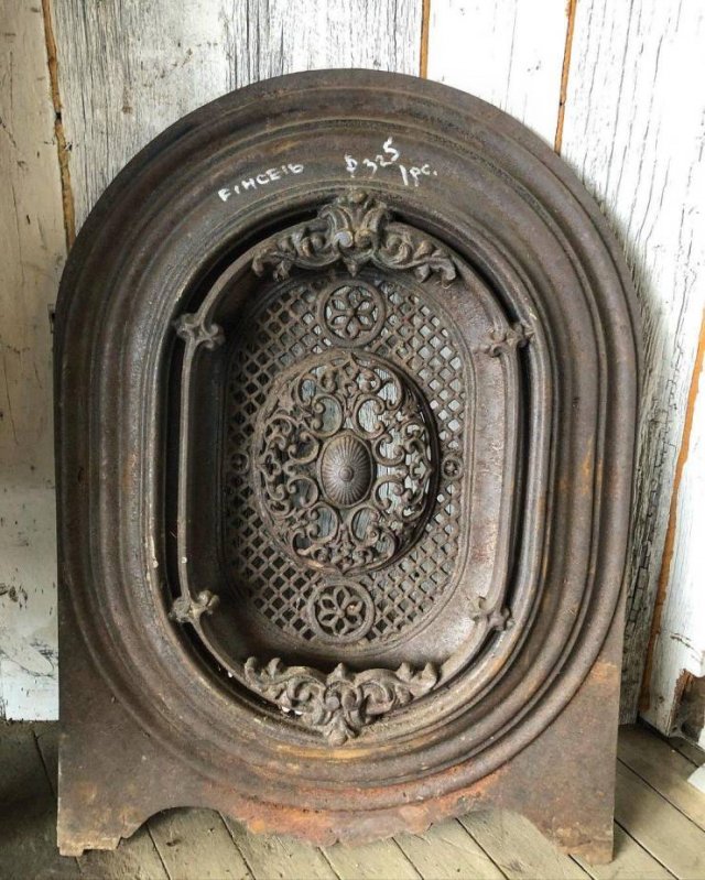 Interesting Finds In Old Houses (15 pics)
