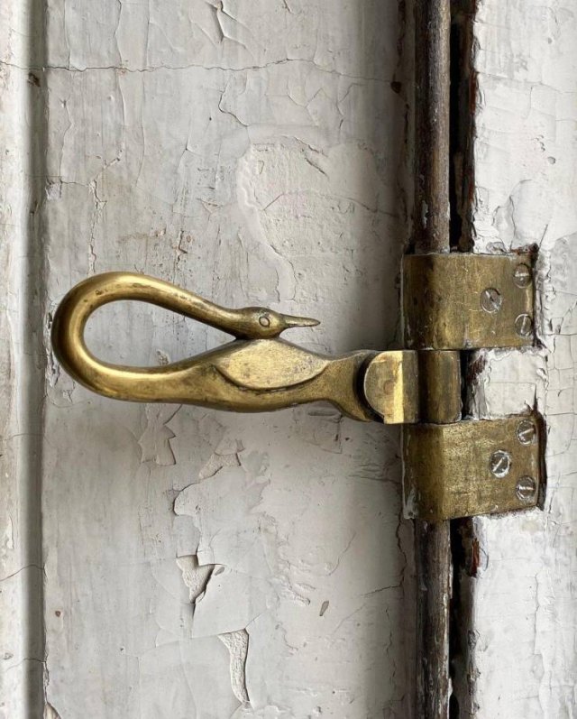Interesting Finds In Old Houses (15 pics)