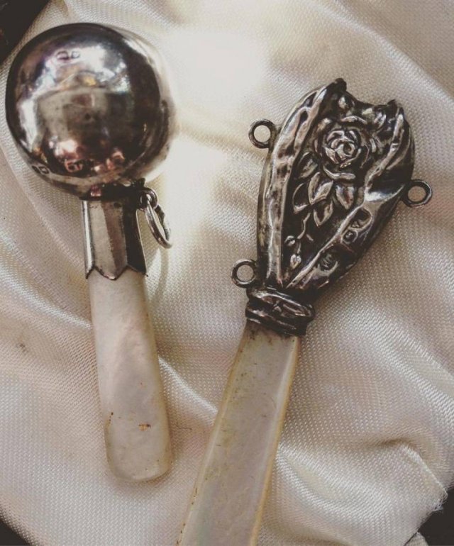 Interesting Finds In Old Houses (15 pics)