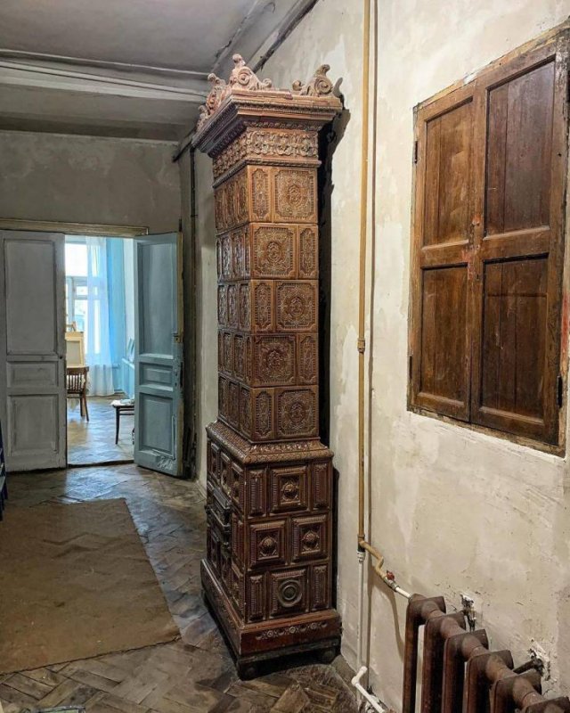 Interesting Finds In Old Houses (15 pics)