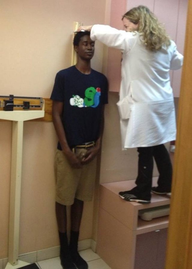 Very Tall People (20 pics)