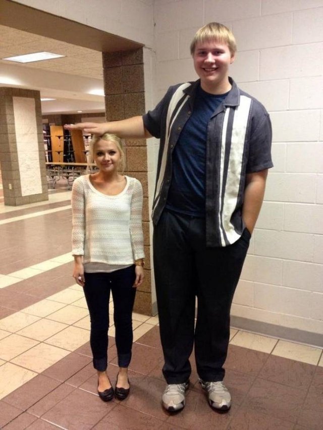 Very Tall People (20 pics)