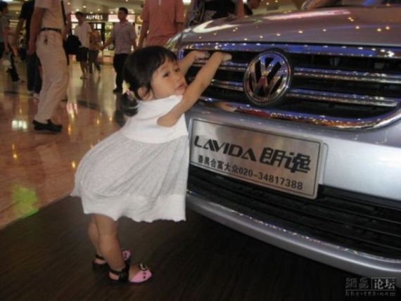 Oh, what a nice auto show girl! (3 pics)