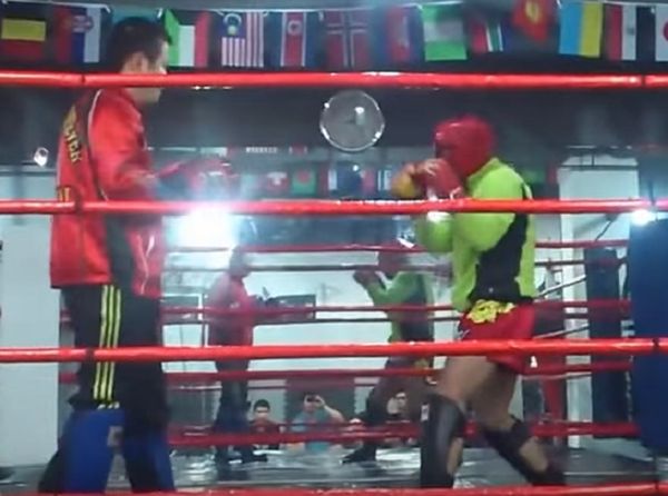 Brawler Vs Muay Thai Instructor