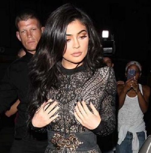 Kylie & Camel Toe Rang In Her 19th B'day (5 pics)