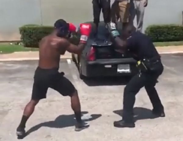 Cop VS "Gangsta"  In Boxing Match