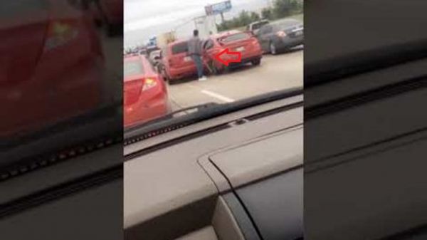 Road Rage Lunatic Pulls Out Machete  (Video)