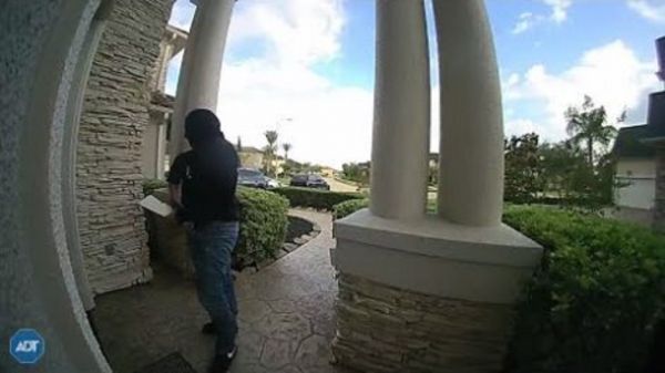See It: Fake DEA Agents Attempt Break-in  (Video)