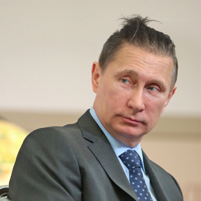 World Leaders With Man Buns (23 pics)