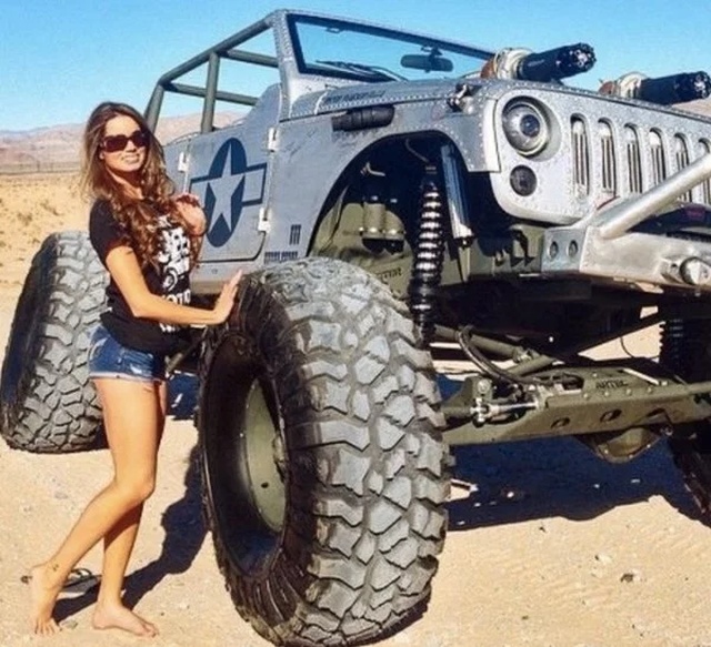 Nice Jeeps And Hot Girls (30 pics)