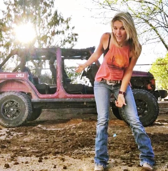 Nice Jeeps And Hot Girls (30 pics)