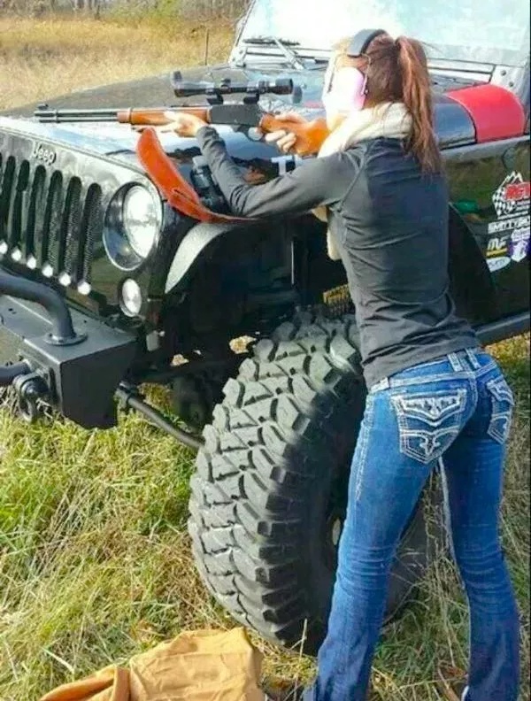 Nice Jeeps And Hot Girls (30 pics)