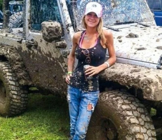 Nice Jeeps And Hot Girls (30 pics)