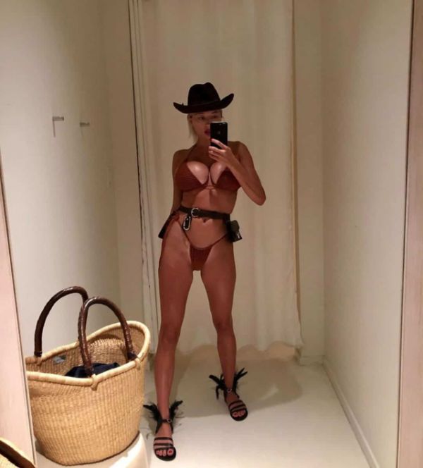 This Cowgirl Is Smoking  (22 Pics)