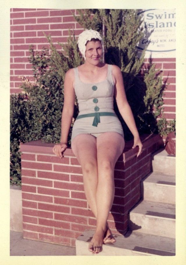 Girls in Swimsuits From the 1960s (29 pics)