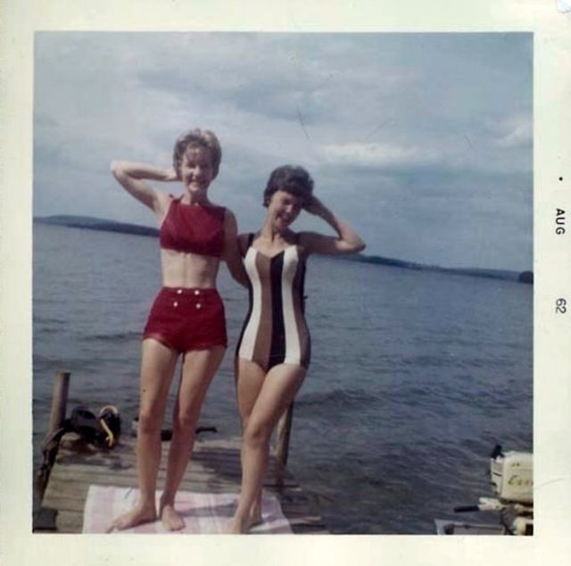 Girls in Swimsuits From the 1960s (29 pics)