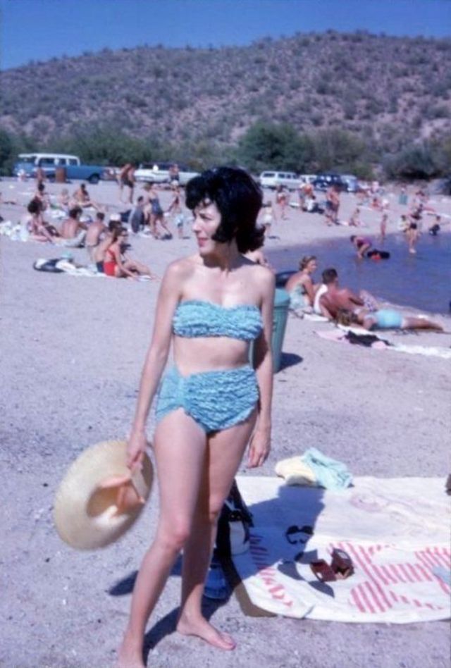 Girls in Swimsuits From the 1960s (29 pics)