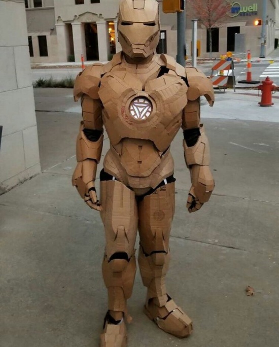 Iron Man Suit Made With Cardboard and Hot Glue (7 pics)
