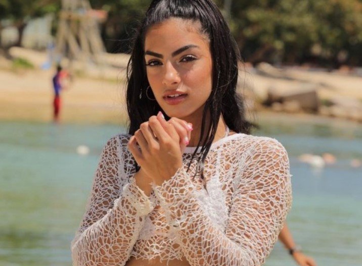 Beach Girls (38 pics)