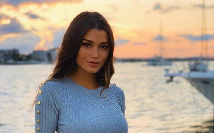 Beautiful Brunettes (31 pics)