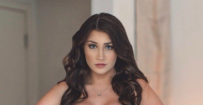 Cleavage Girls (29 pics)