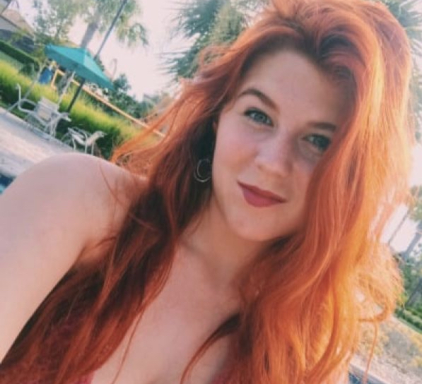 Smoking Hot Redhead GIFs That Are Hard To Ignore (20 GIFs)