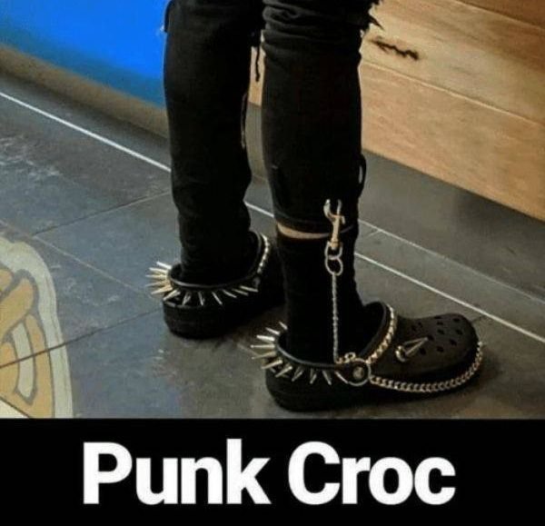 Crocs Memes (30 pics)