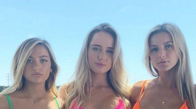 Hot Bikini Girls (52 pics)