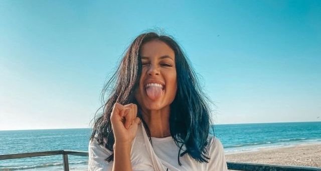 Hot Girls Sticking Out Their Tongues (35 pics)