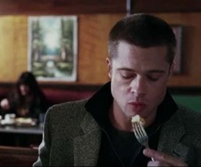 Brad Pitt Eating (23 pics)