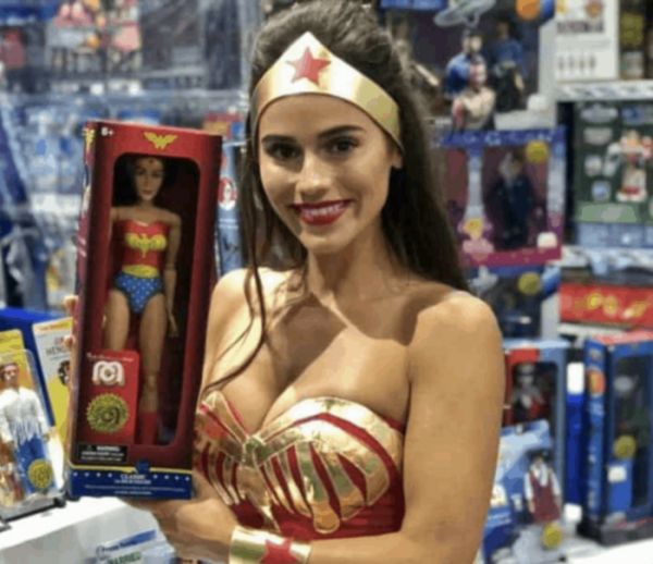 Wonder Woman Is Our Favorite Cosplay (40 Pics)