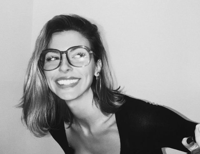Girls Wearing Glasses (35 pics)