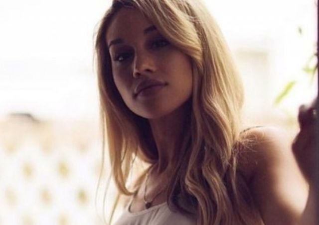 Braless Girls (35 pics)