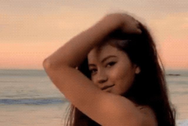 Hot Girls (36 gifs)