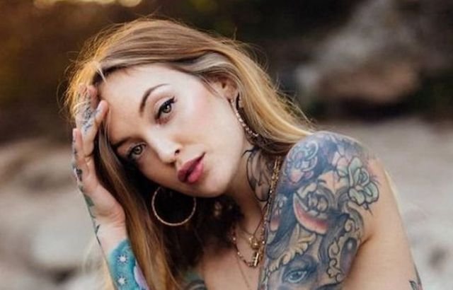 Girls With Tattoos (43 pics)