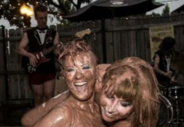 The Definition Of A Hot Mess (40 Pics)