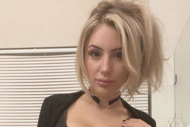 Girls In Tight Dresses (57 pics)