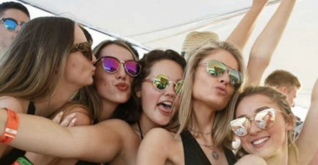 When We Dream, We Bikini Dream (40 Pics)