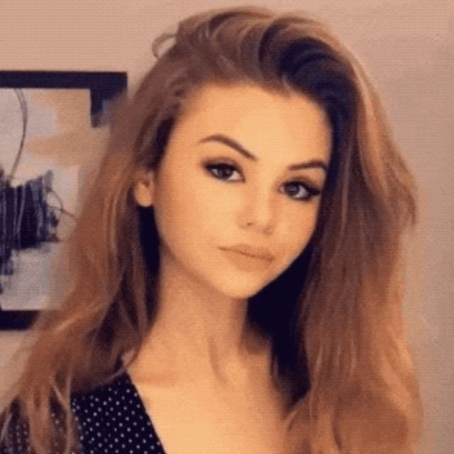 Hot Girls (25 gifs)