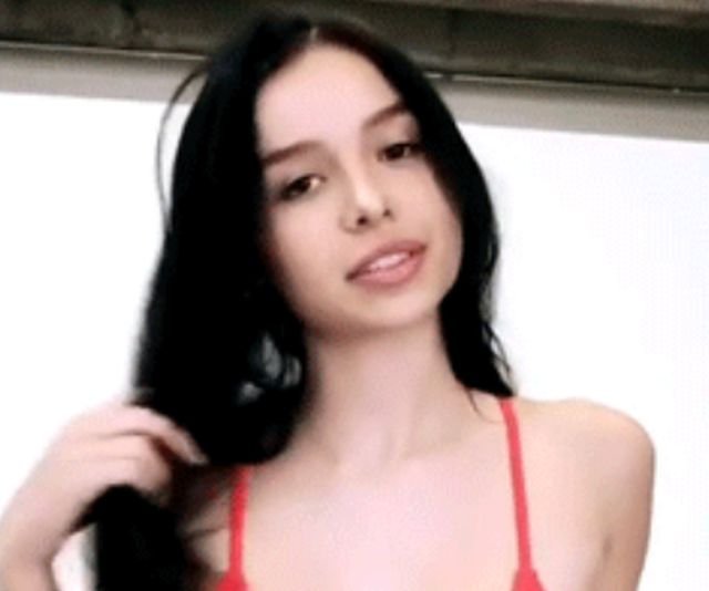 Cute Beauties (16 gifs)