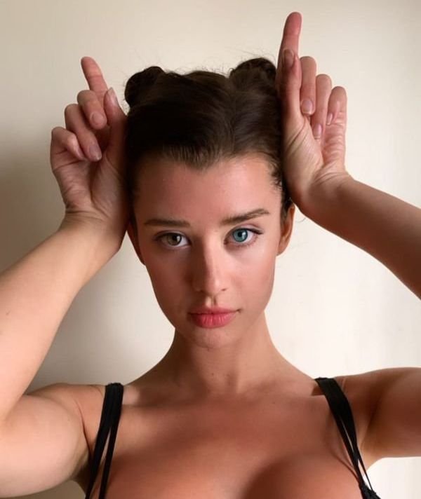 Hot Girls (44 pics)