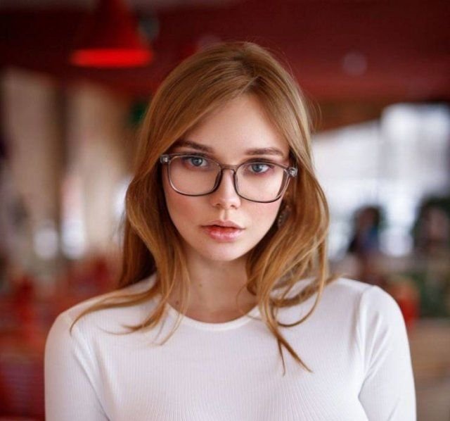 Girls In Glasses (53 pics)