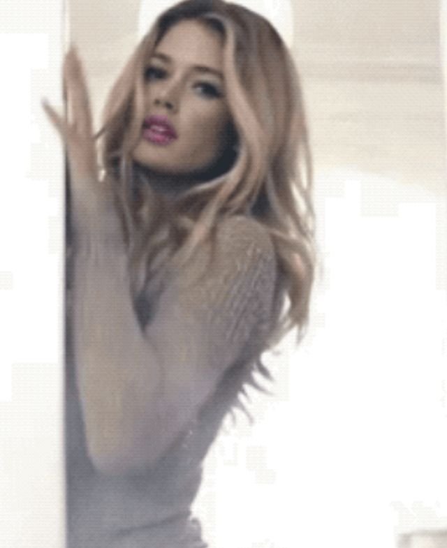 Hot Girls (36 gifs)