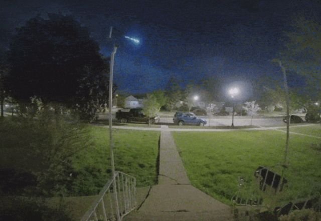 Falling Meteors GIFS (14 gifs)