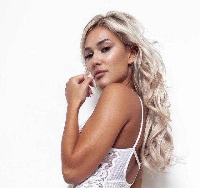 Girls In Lingerie (47 pics)