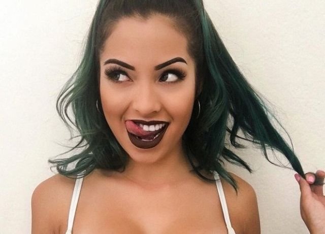 Girls With Dyed Hair (38 pics)
