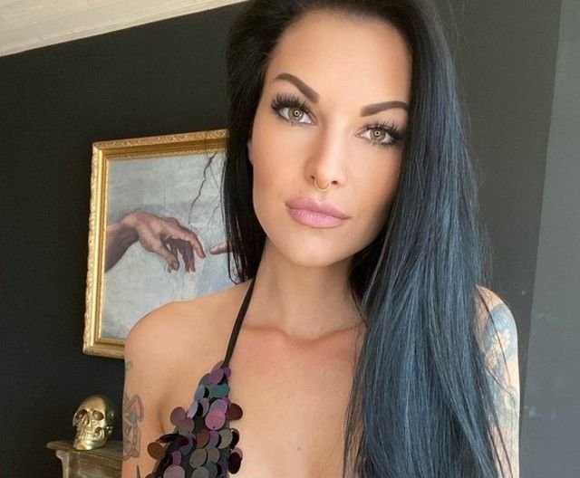 Braless Girls (40 pics)