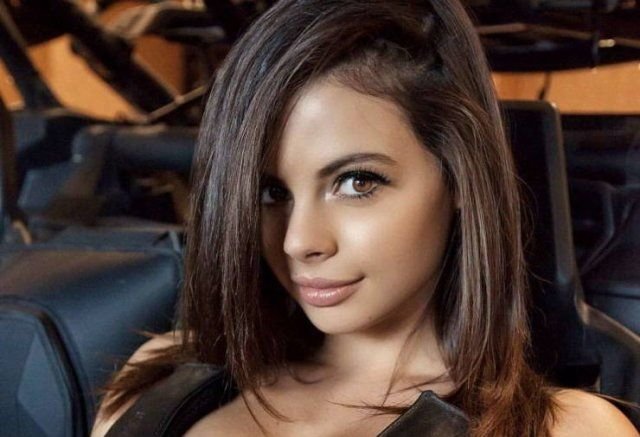 Busty Girls (57 pics)