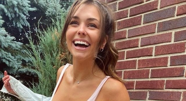 Girls With Beautiful Smiles (38 pics)