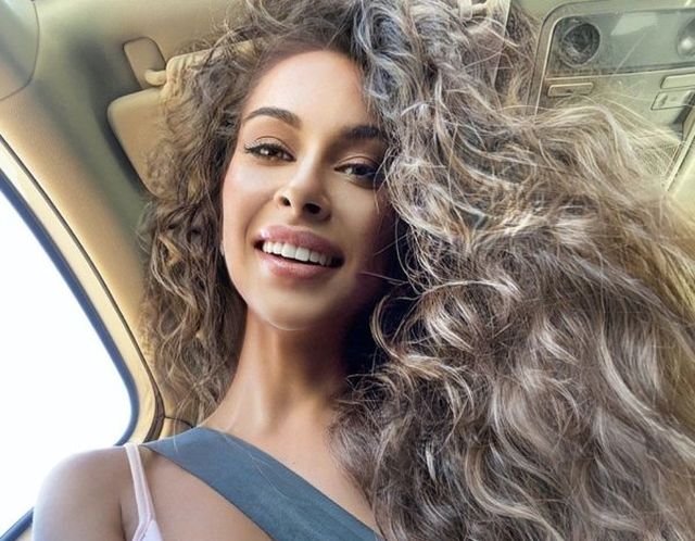 Hot Car Selfies (37 pics)